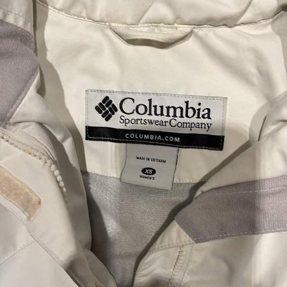 Columbia Women's Ski Jacket - Picture 2 of 8